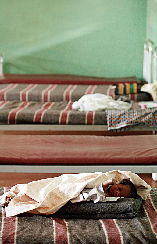 婴儿,肖像权,躺着,床,出生,医院,乌干达图片