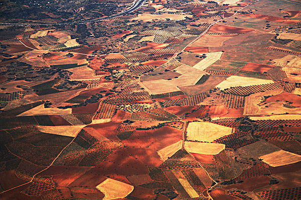欧洲伊比利亚半岛西班牙地理地貌地质农田红土